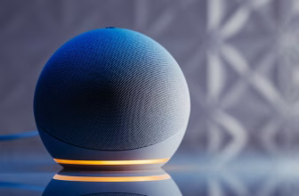 Smart-Lautsprecher mit Dolby Atmos im Wohnzimmer